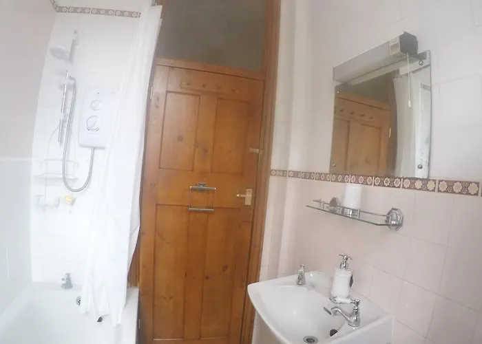 Carlton Mansions - The Red Appartement