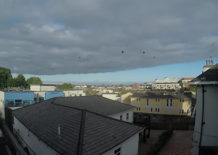 Carlton Mansions - The Red Δωμάτια σε οικογενειακή κατοικία