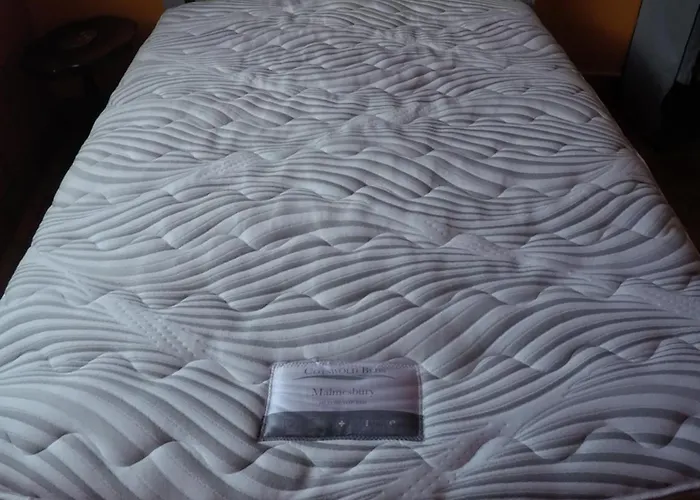 Carlton Mansions - The Red Pansiyon *