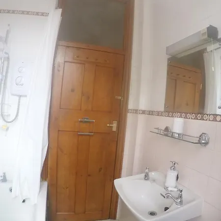 Carlton Mansions - The Red Appartement