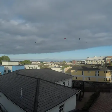 Carlton Mansions - The Red アパート